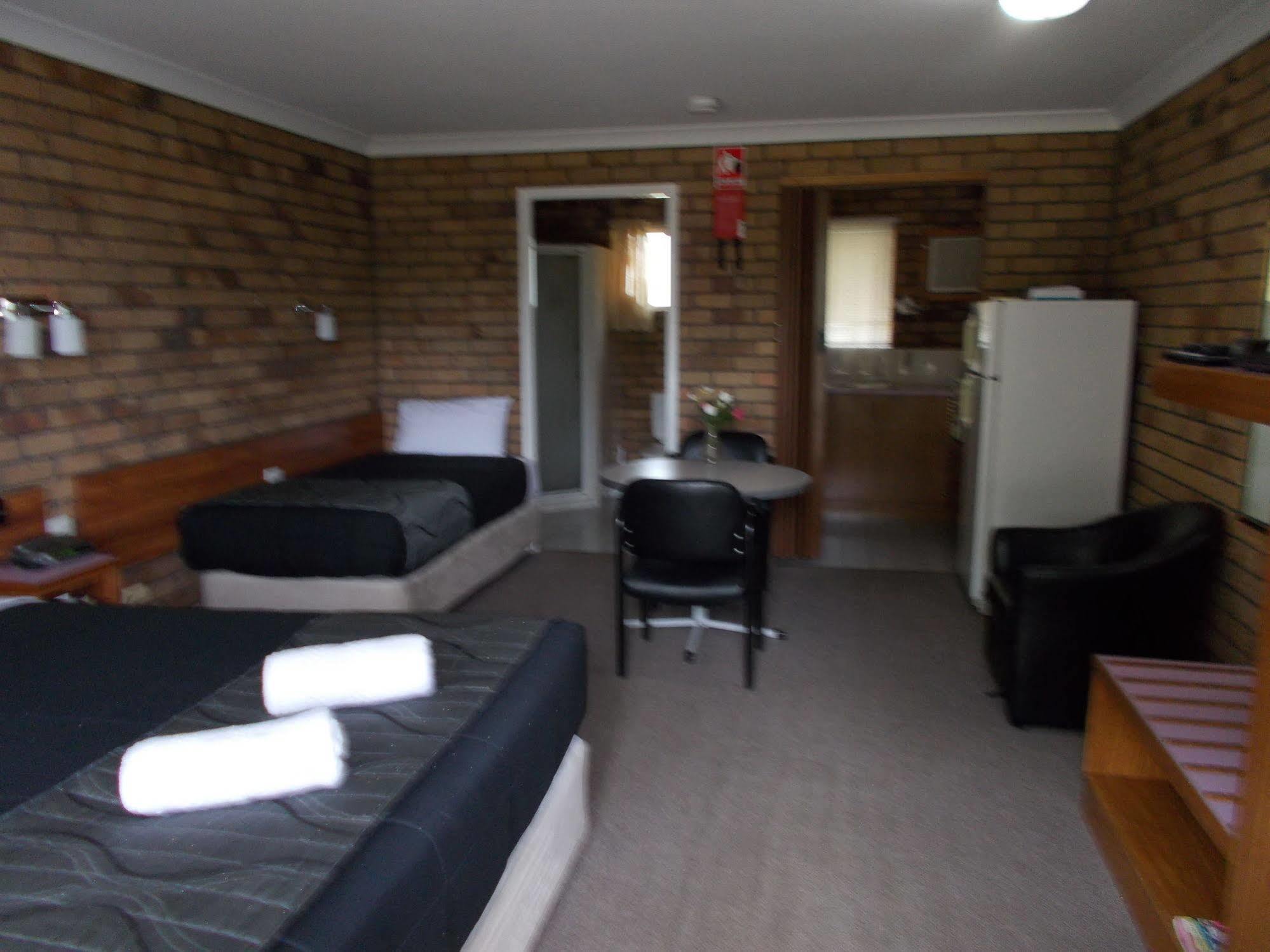 Park House Motor Inn Oakey Exterior photo